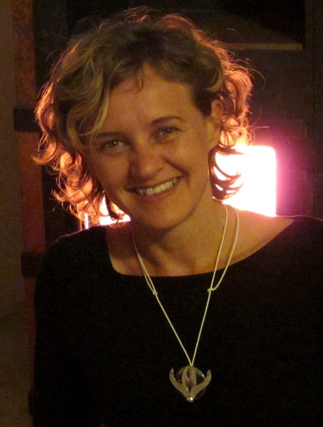 Foto - Frau mit Anhänger